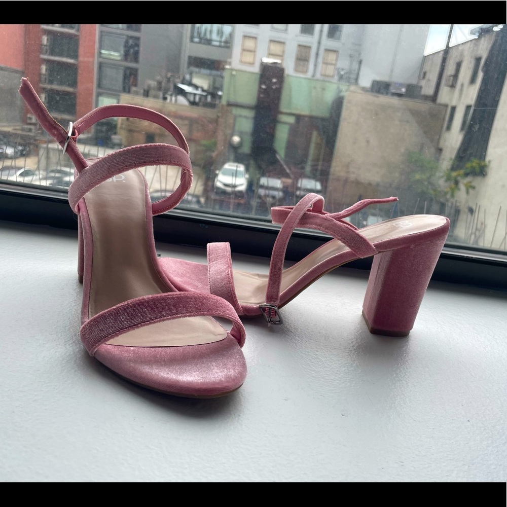 NWT baby pink velvet heels